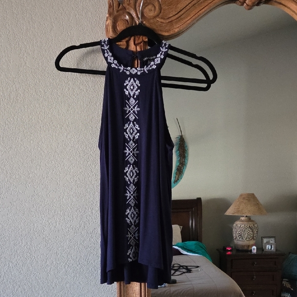 Cable & Gauge Dark Blue Sleeveless Blouse with White Embroidery - Picture 3 of 7